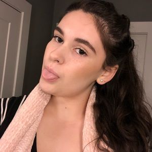 Meet your Posher, Alyssa